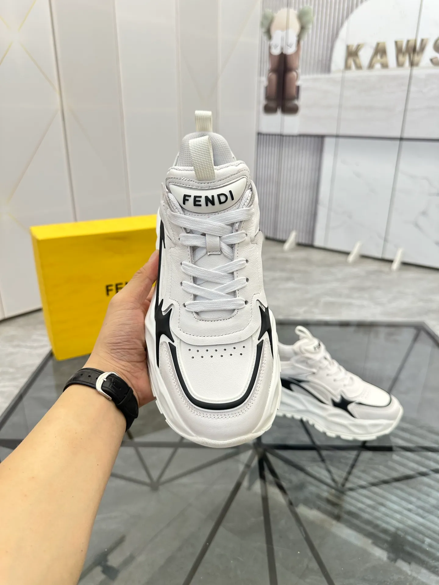Men's shoes: 💰P580¥ Product trademark: Fendi* "Fendi*" low-top sports shoes Regular size: 39-44 (can be customized to 38.45.46) Product material: imported cowhide upper, breathable lining, original outsole. No.: 0008